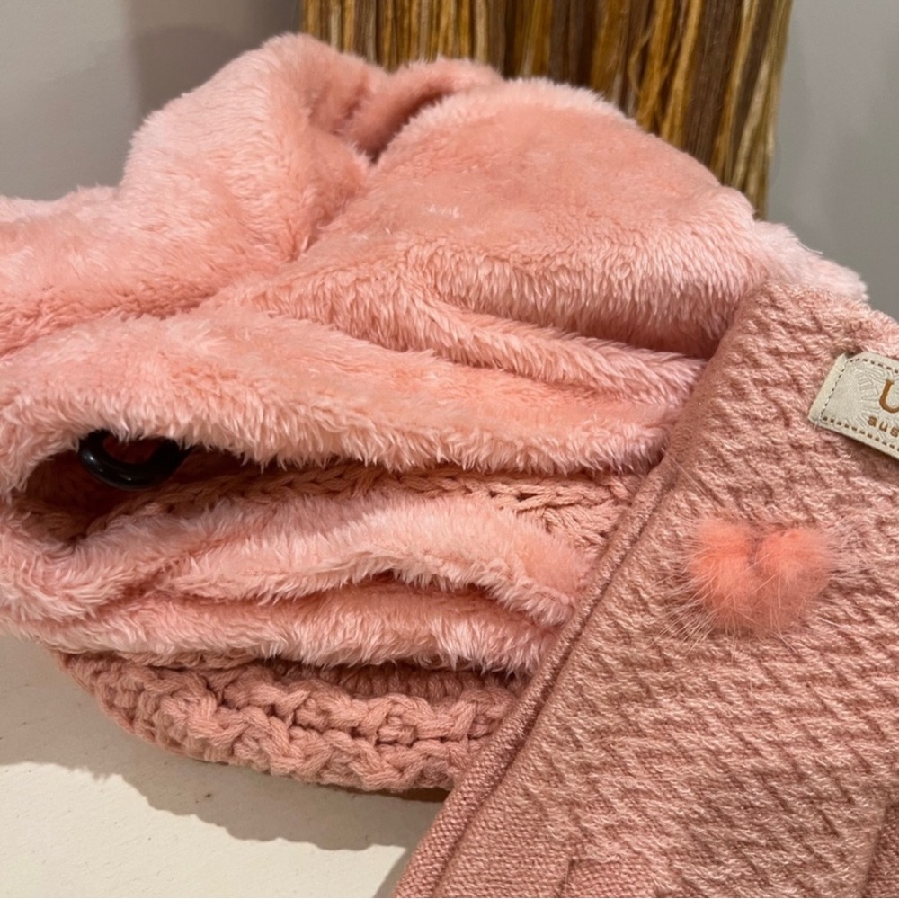 UGG Pink Hat, Infinity Scarf & Glove Set - Picture 3 of 3
